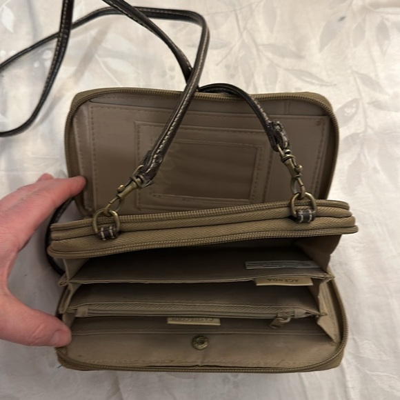 Adorable crossbody wallet / phone bag. - Picture 4 of 7